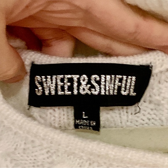 NWOT Off the Shoulder Sweater - Picture 9 of 9